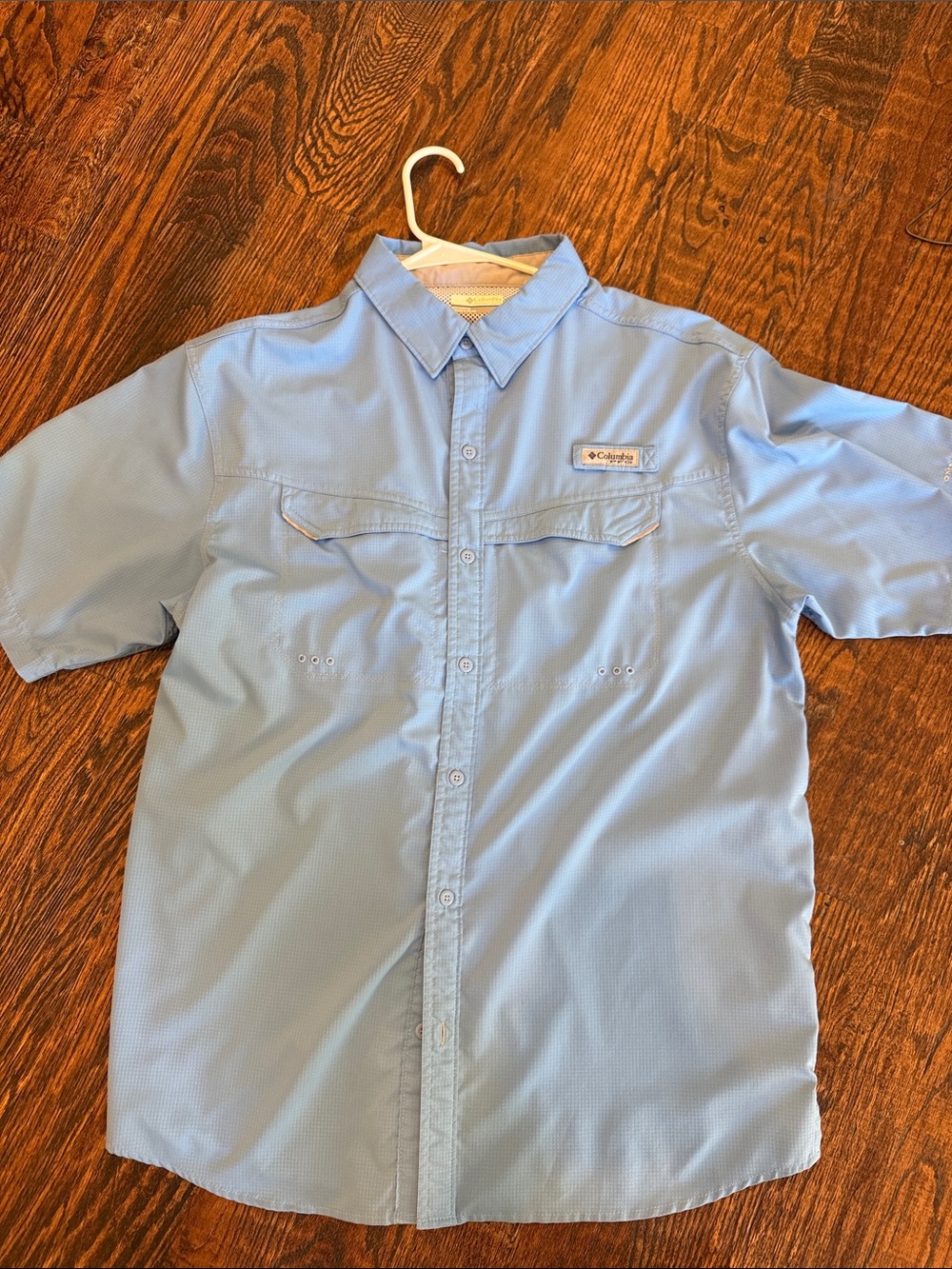 Columbia PFG Men’s Light Blue Short-Sleeve Button-Up Shirt